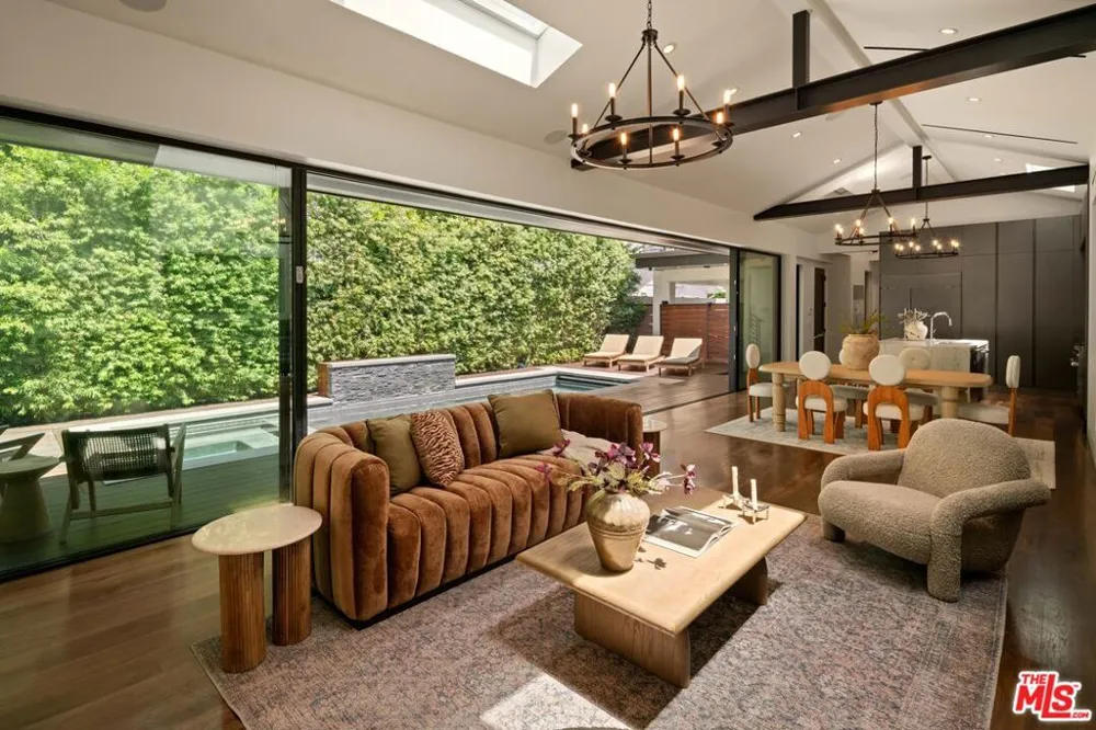 527 Norwich Drive West Hollywood, CA 90048