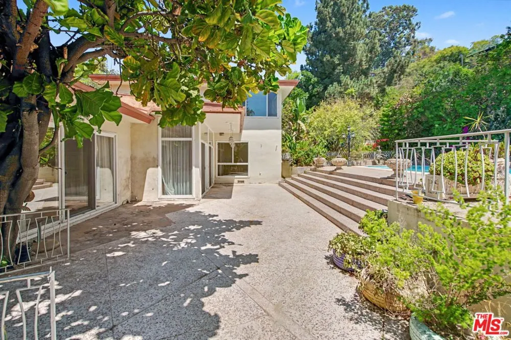 108 Thurston Avenue Los Angeles, CA 90049