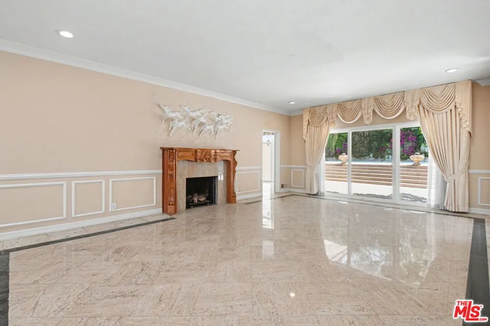 108 Thurston Avenue Los Angeles, CA 90049