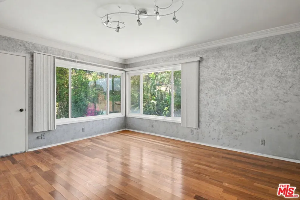 108 Thurston Avenue Los Angeles, CA 90049