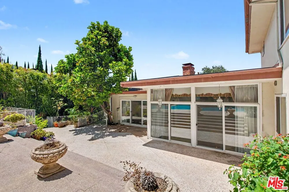 108 Thurston Avenue Los Angeles, CA 90049
