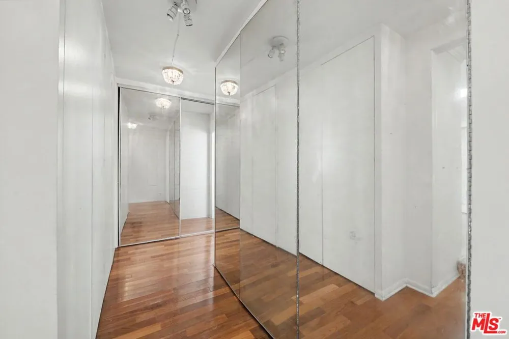 108 Thurston Avenue Los Angeles, CA 90049