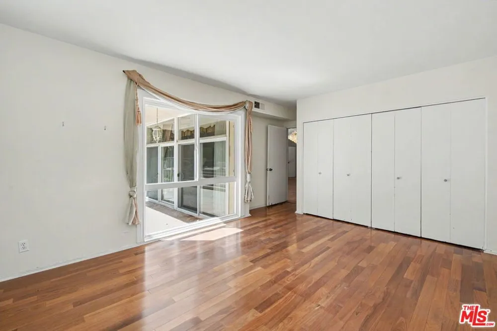 108 Thurston Avenue Los Angeles, CA 90049