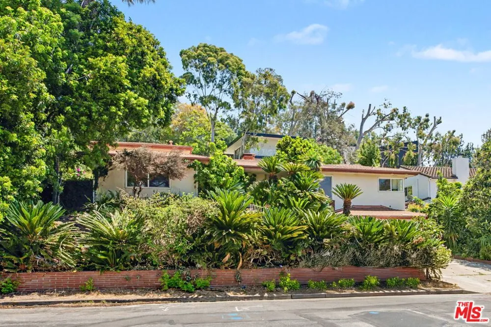 108 Thurston Avenue Los Angeles, CA 90049