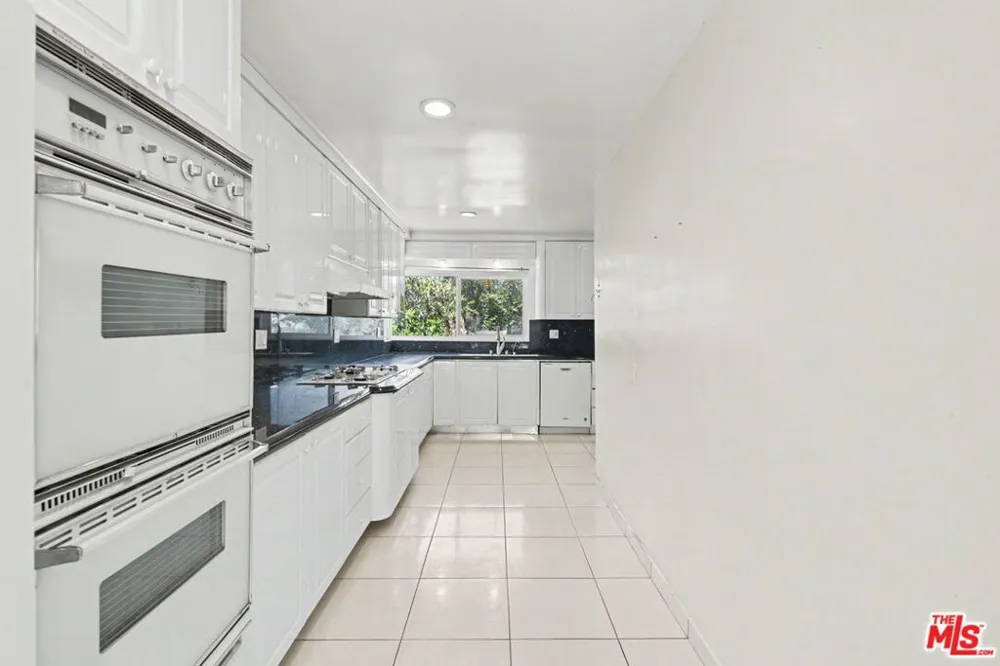 108 Thurston Avenue Los Angeles, CA 90049