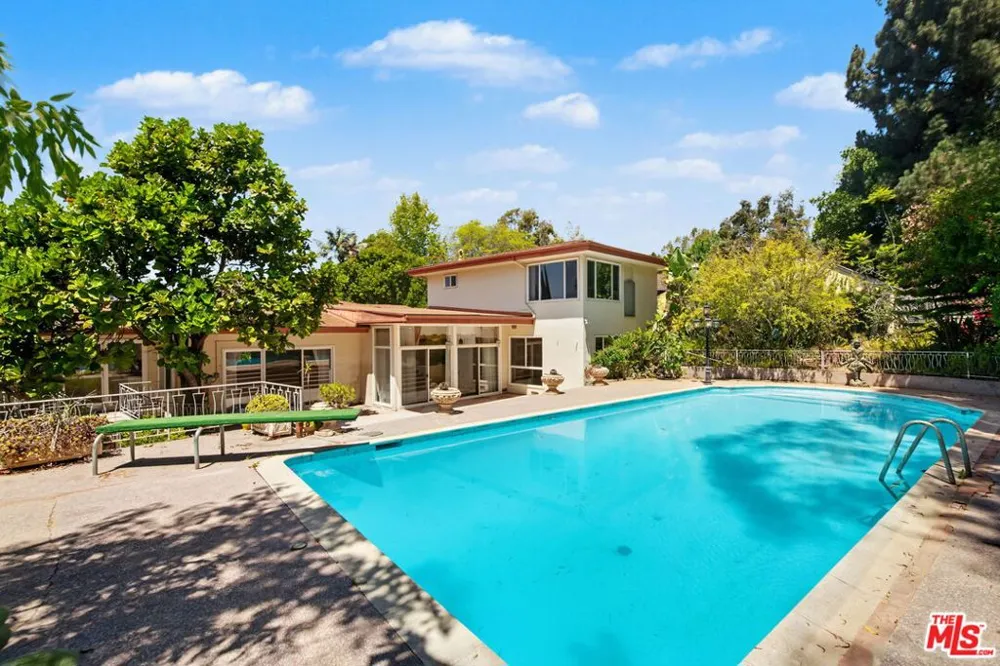 108 Thurston Avenue Los Angeles, CA 90049