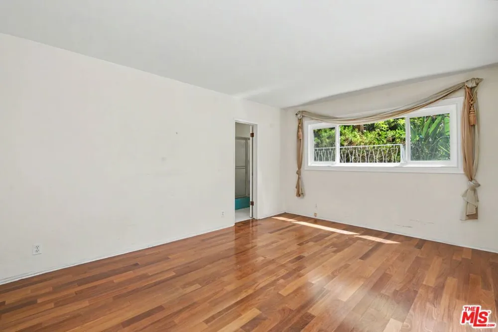 108 Thurston Avenue Los Angeles, CA 90049