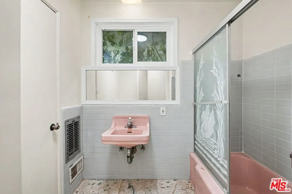 108 Thurston Avenue Los Angeles, CA 90049