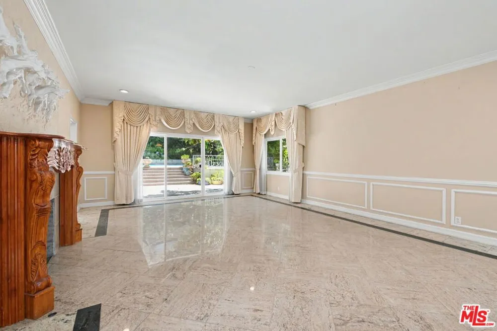 108 Thurston Avenue Los Angeles, CA 90049