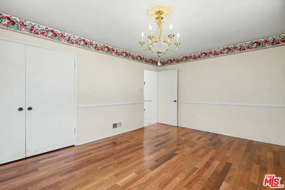108 Thurston Avenue Los Angeles, CA 90049