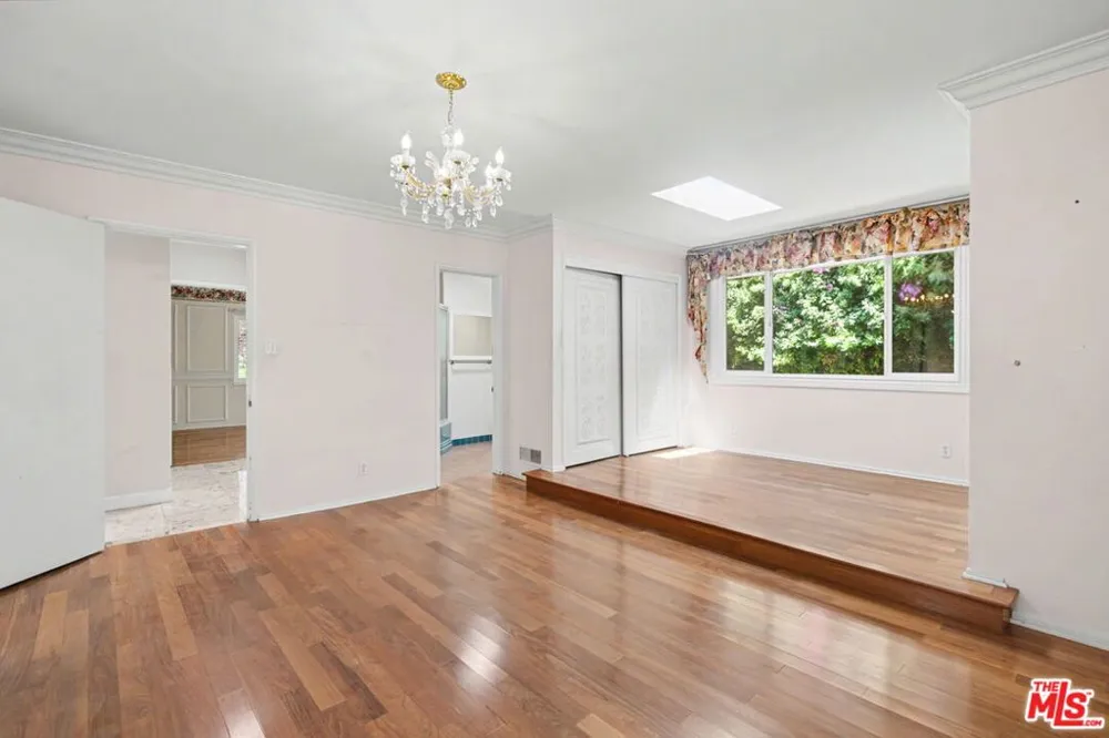 108 Thurston Avenue Los Angeles, CA 90049