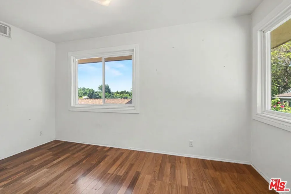 108 Thurston Avenue Los Angeles, CA 90049