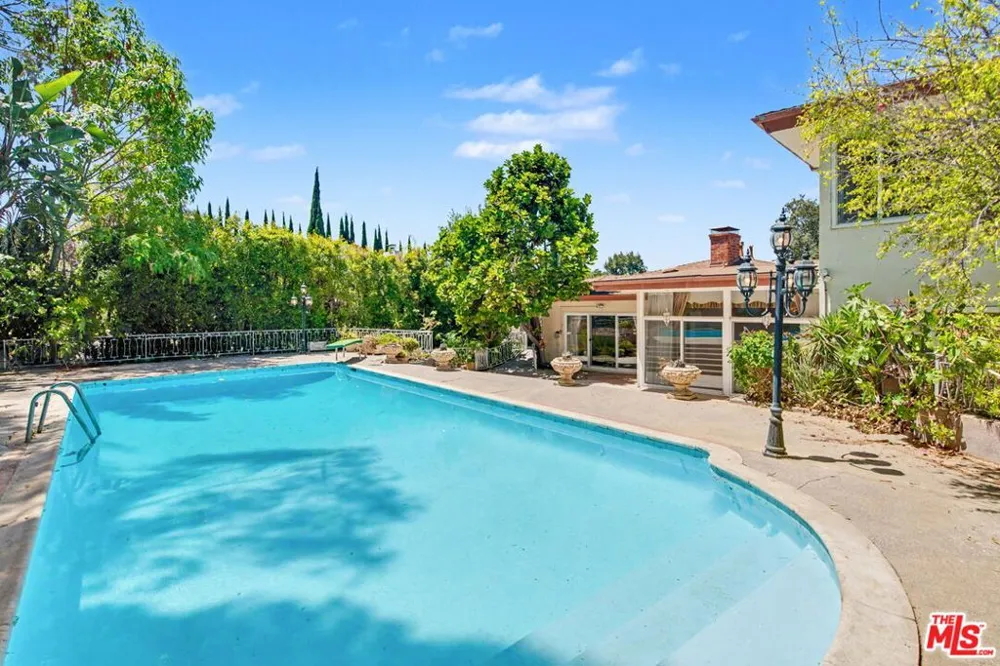 108 Thurston Avenue Los Angeles, CA 90049