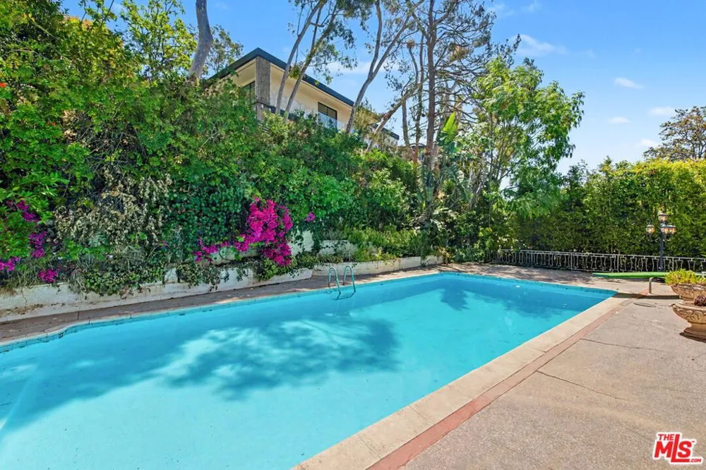 108 Thurston Avenue Los Angeles, CA 90049
