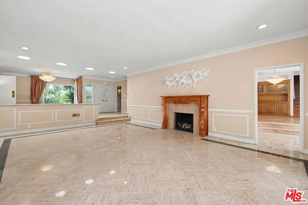 108 Thurston Avenue Los Angeles, CA 90049