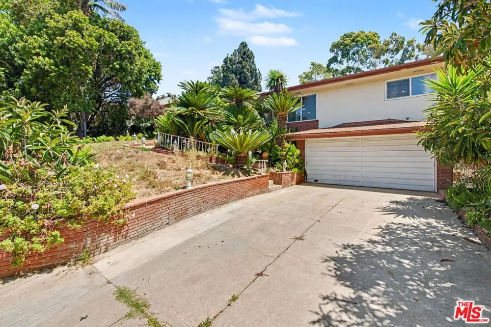 108 Thurston Avenue Los Angeles, CA 90049