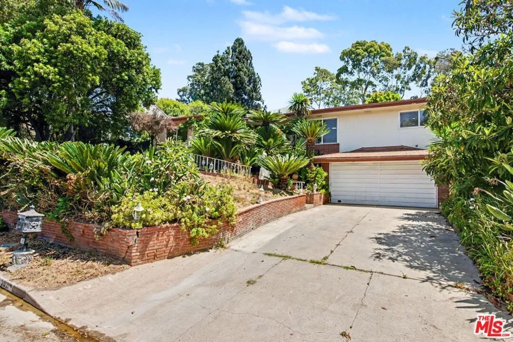 108 Thurston Avenue Los Angeles, CA 90049