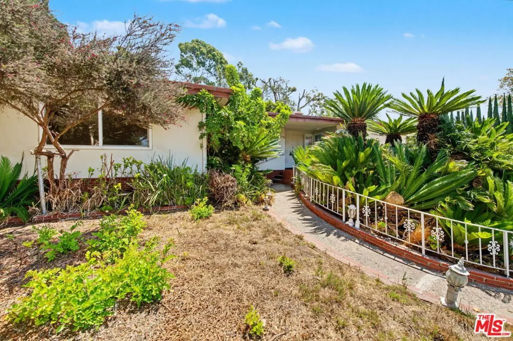 108 Thurston Avenue Los Angeles, CA 90049