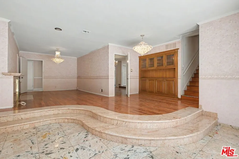 108 Thurston Avenue Los Angeles, CA 90049