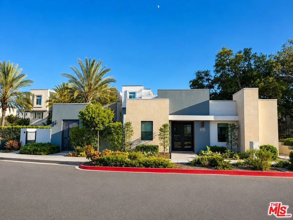 751 Daniel Freeman Circle Inglewood, CA 90301