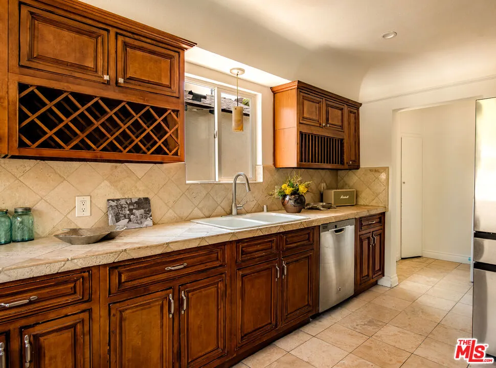 1865 Talmadge Street Los Angeles, CA 90027