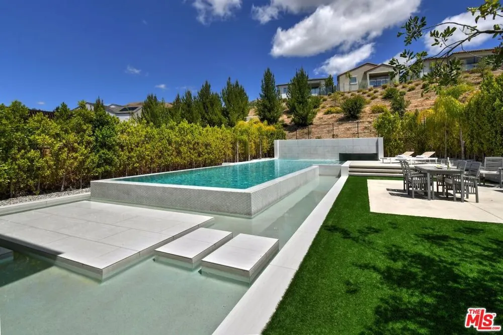 20779 W Liana Court Porter Ranch, CA 91326