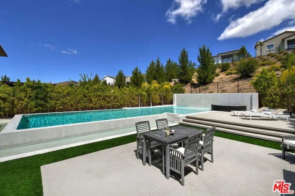 20779 W Liana Court Porter Ranch, CA 91326