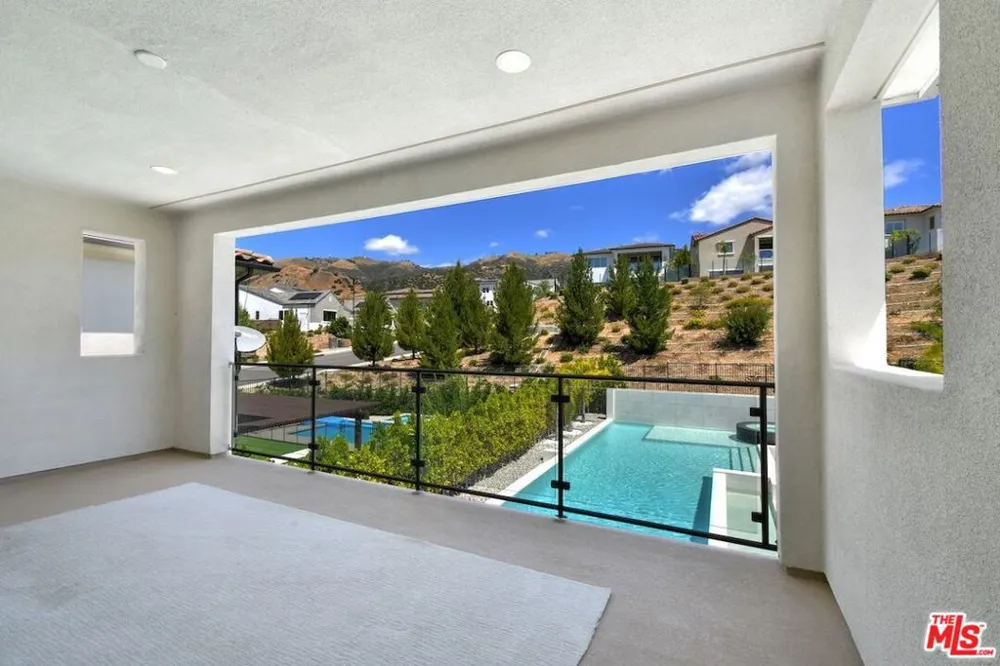 20779 W Liana Court Porter Ranch, CA 91326