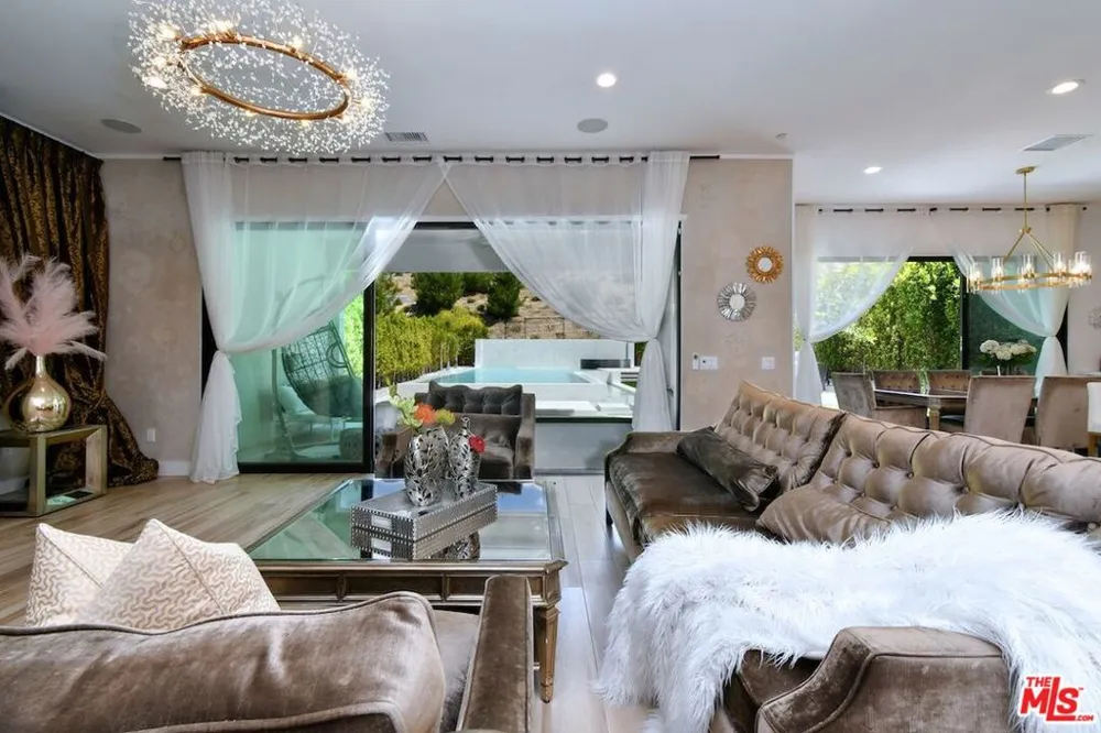 20779 W Liana Court Porter Ranch, CA 91326