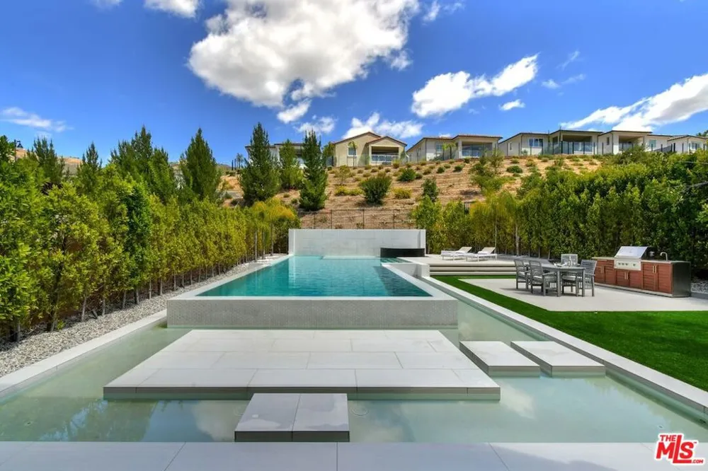 20779 W Liana Court Porter Ranch, CA 91326
