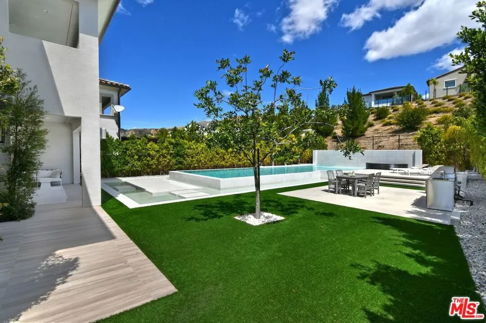 20779 W Liana Court Porter Ranch, CA 91326
