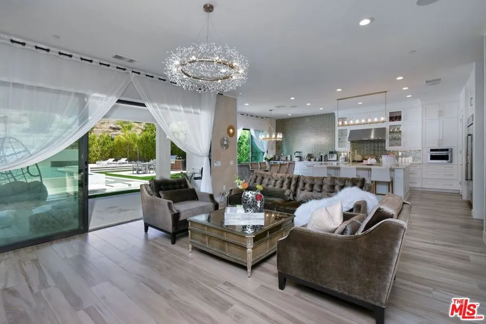 20779 W Liana Court Porter Ranch, CA 91326