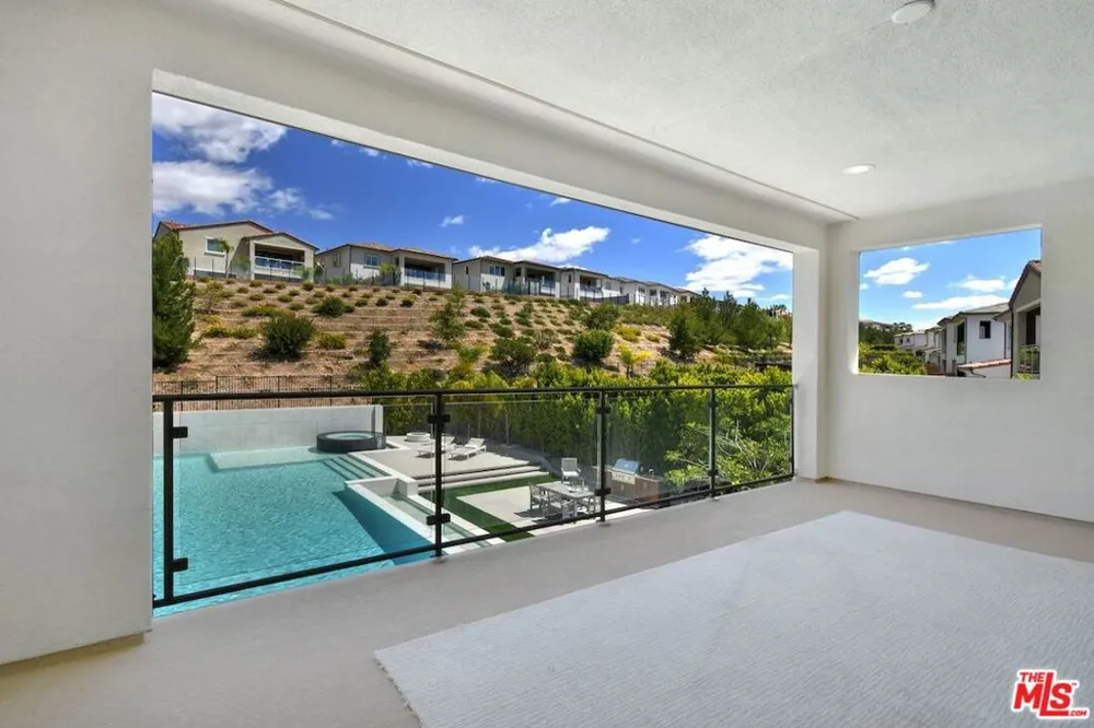 20779 W Liana Court Porter Ranch, CA 91326