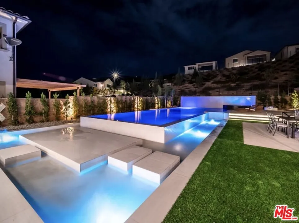 20779 W Liana Court Porter Ranch, CA 91326