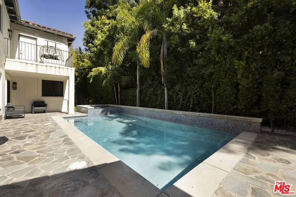 15916 Daniel Lane Encino, CA 91436