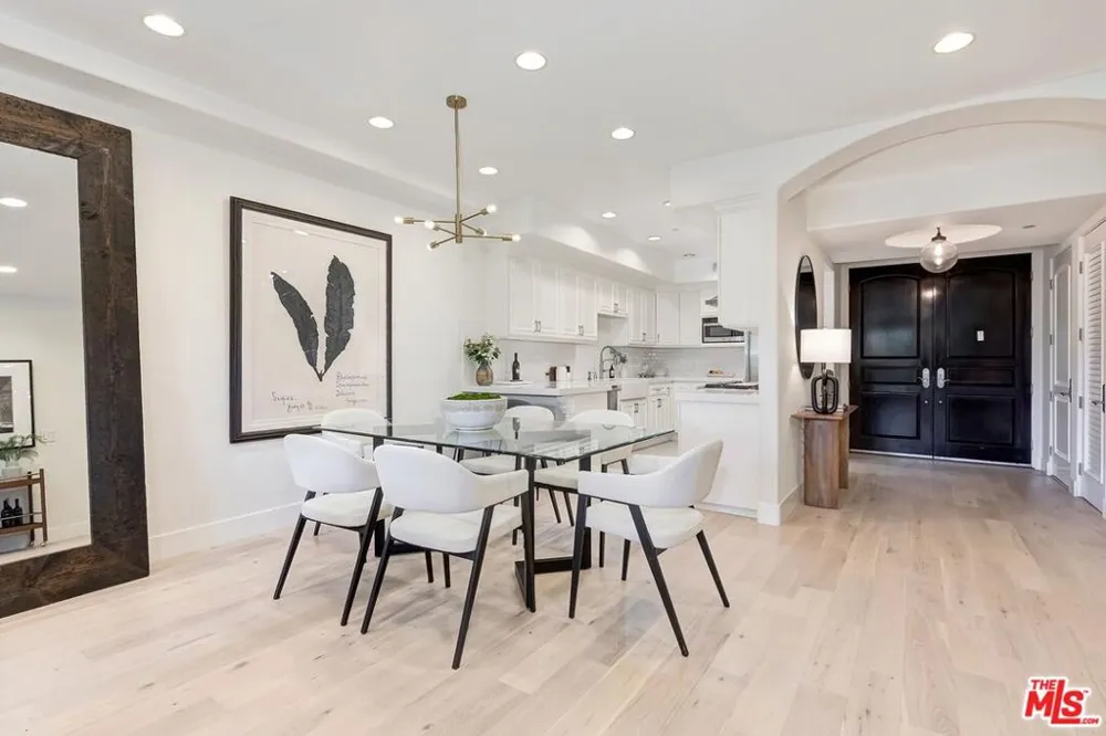 11715 Chenault Street #102 Los Angeles, CA 90049
