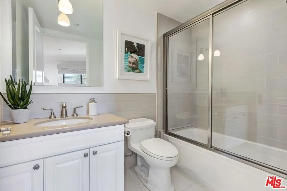 11715 Chenault Street #102 Los Angeles, CA 90049