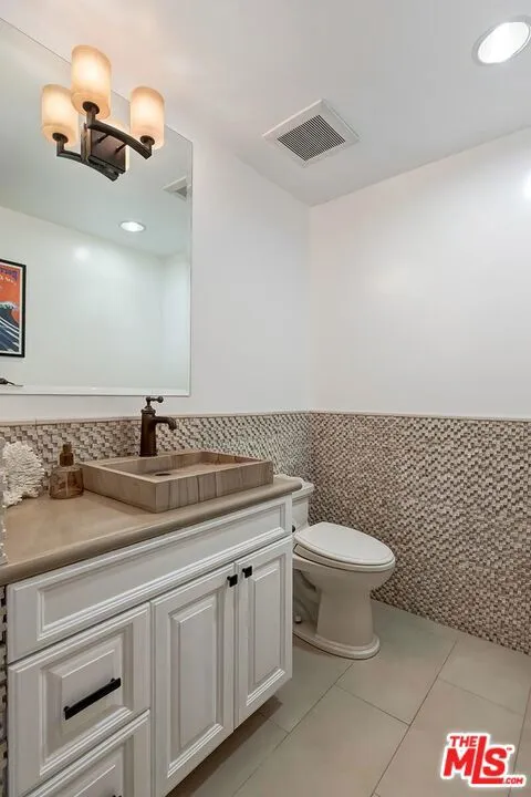 11715 Chenault Street #102 Los Angeles, CA 90049
