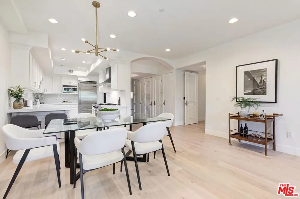 11715 Chenault Street #102 Los Angeles, CA 90049