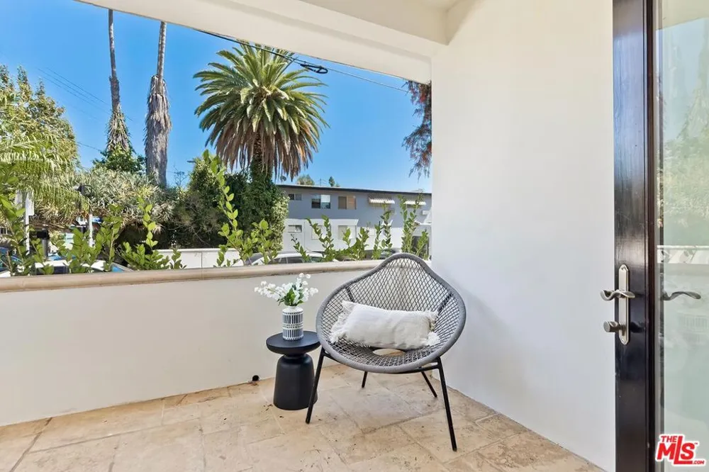 11715 Chenault Street #102 Los Angeles, CA 90049
