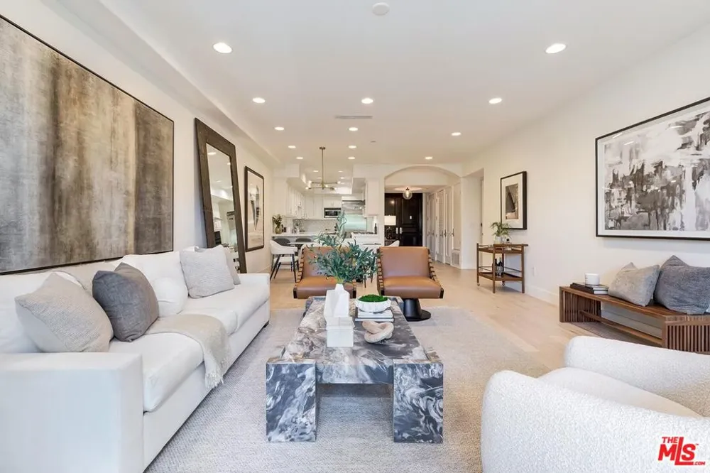 11715 Chenault Street #102 Los Angeles, CA 90049