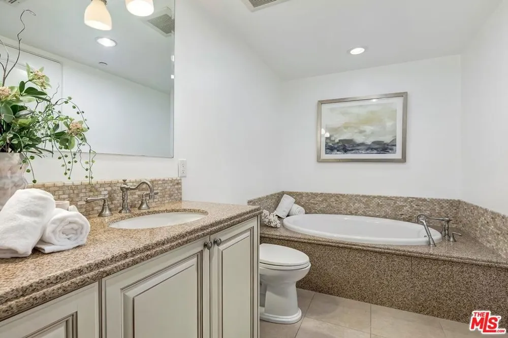 11715 Chenault Street #102 Los Angeles, CA 90049