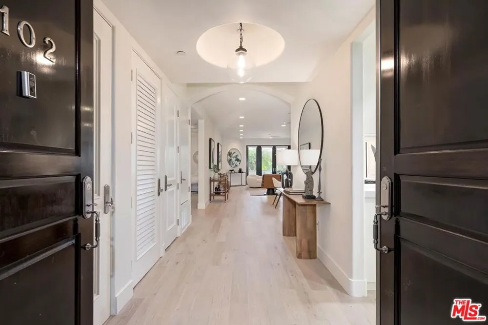 11715 Chenault Street #102 Los Angeles, CA 90049