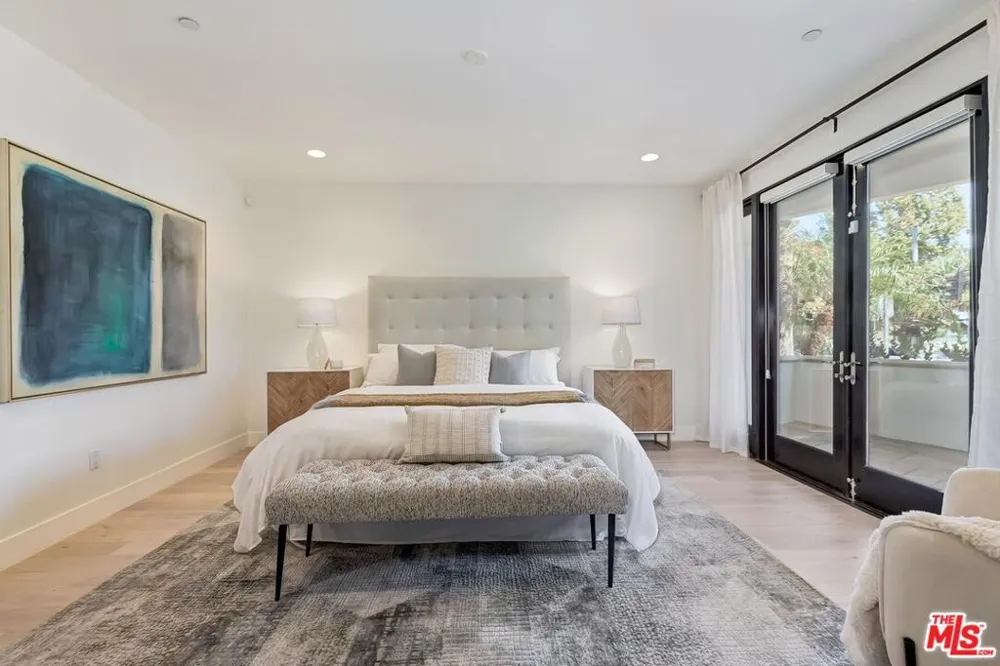 11715 Chenault Street #102 Los Angeles, CA 90049
