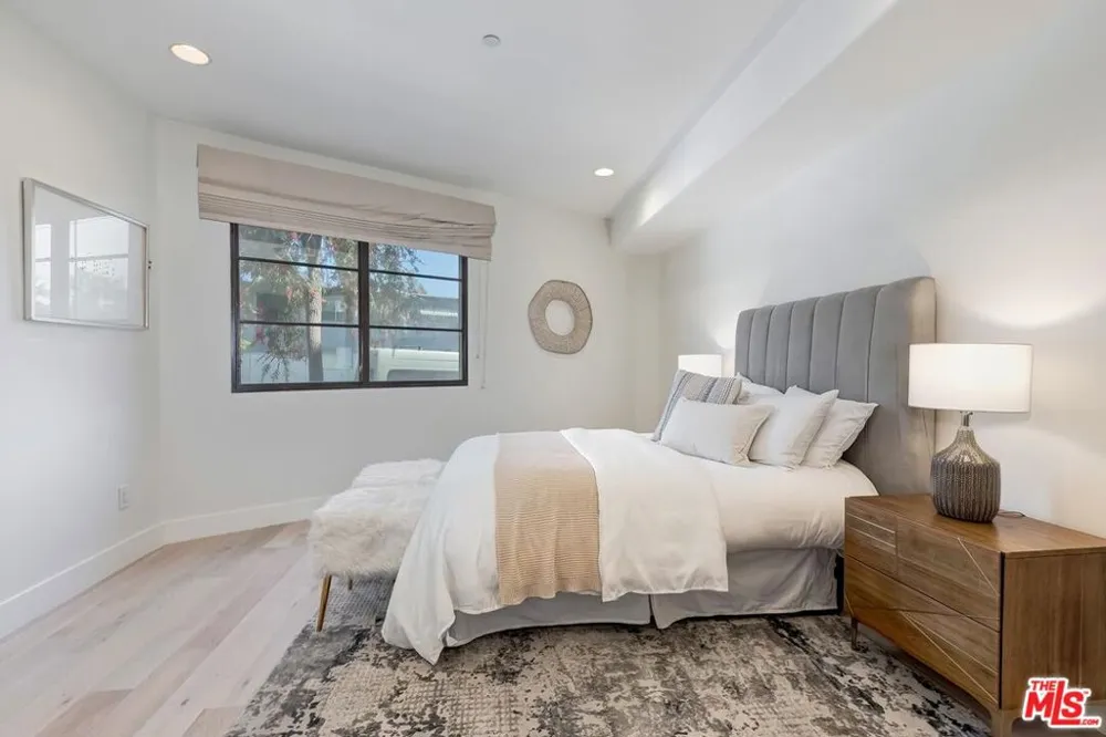 11715 Chenault Street #102 Los Angeles, CA 90049