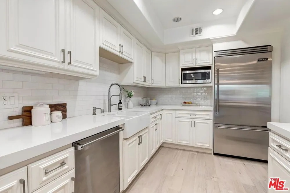 11715 Chenault Street #102 Los Angeles, CA 90049