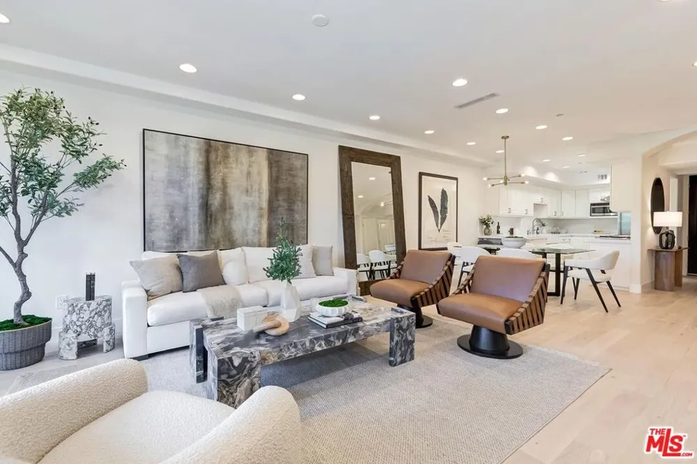 11715 Chenault Street #102 Los Angeles, CA 90049