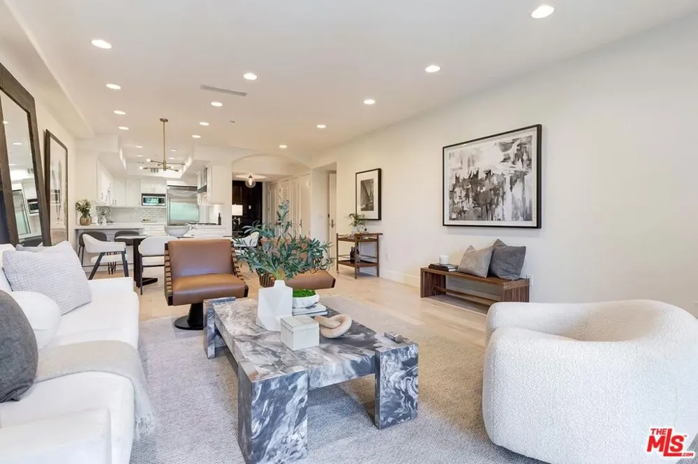 11715 Chenault Street #102 Los Angeles, CA 90049