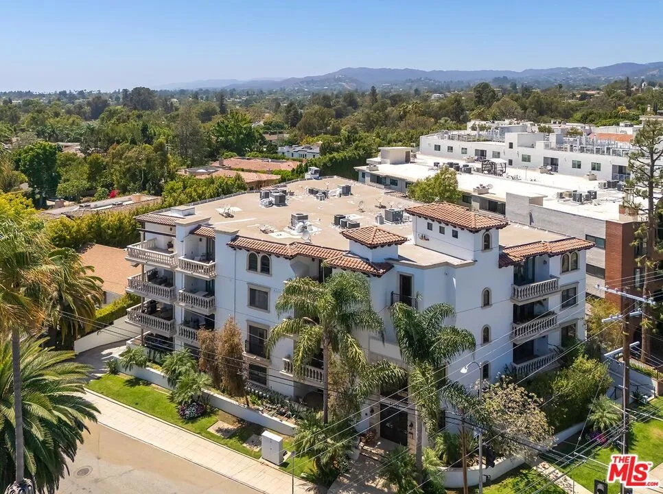 11715 Chenault Street #102 Los Angeles, CA 90049