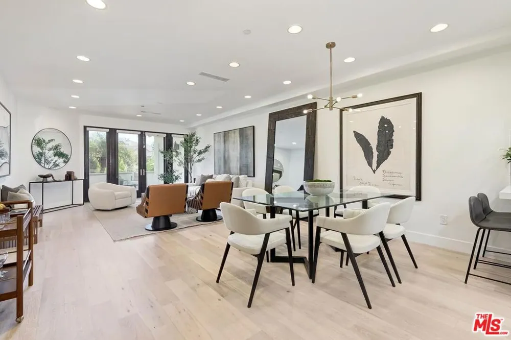 11715 Chenault Street #102 Los Angeles, CA 90049